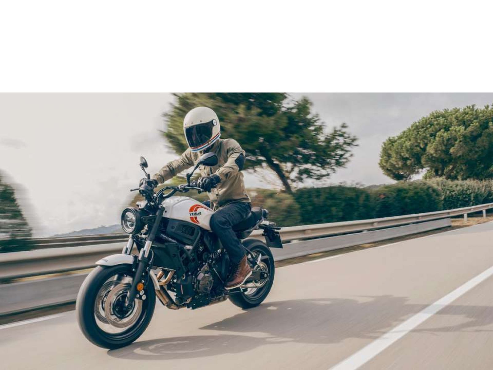 Мотоцикл YAMAHA XSR 700 (Historic White) 2024